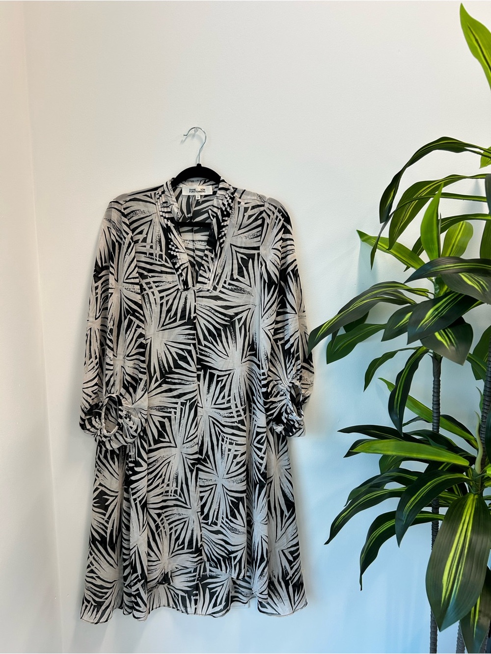 Diane von Furstenberg (DVF) Women’s Long Sleeve Printed Dress – Size M